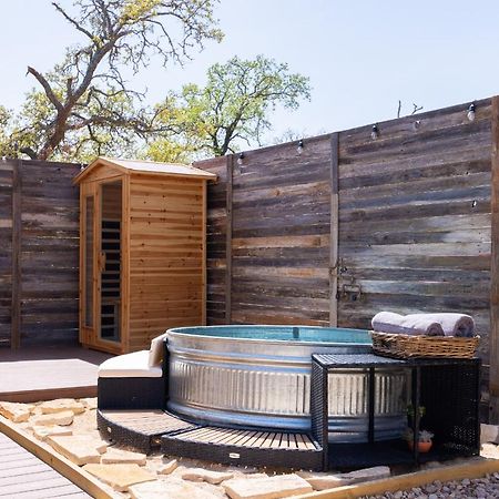 Romantic Tiny Luxury Retreat W Heated Pool, Sauna N Outdoor Shower In Wimberley 10 Acres المظهر الخارجي الصورة