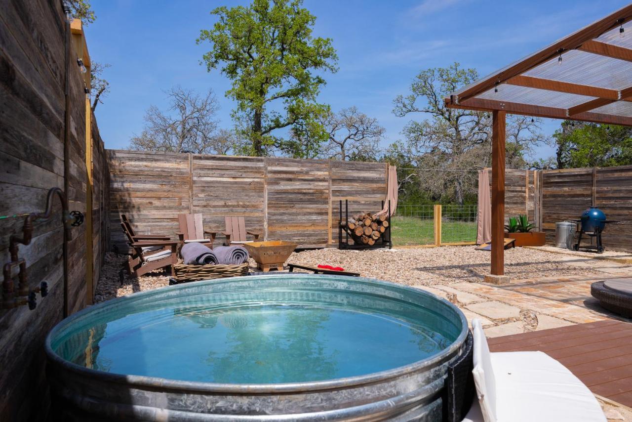Romantic Tiny Luxury Retreat W Heated Pool, Sauna N Outdoor Shower In Wimberley 10 Acres المظهر الخارجي الصورة