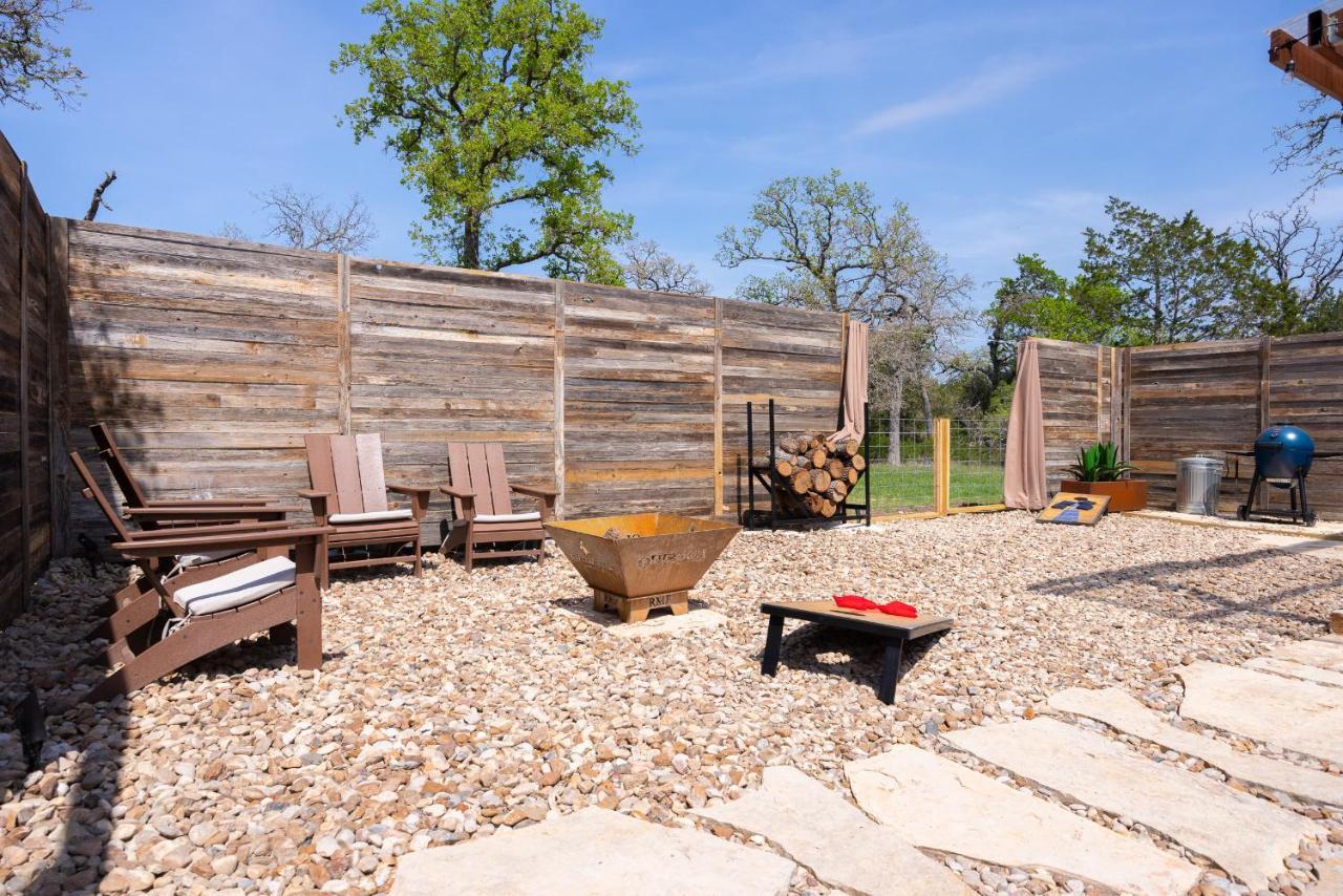 Romantic Tiny Luxury Retreat W Heated Pool, Sauna N Outdoor Shower In Wimberley 10 Acres المظهر الخارجي الصورة
