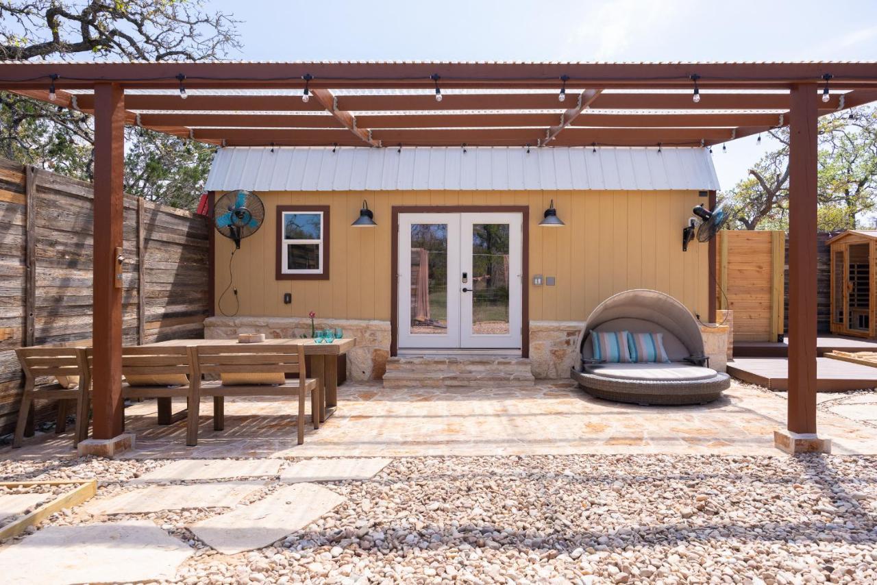 Romantic Tiny Luxury Retreat W Heated Pool, Sauna N Outdoor Shower In Wimberley 10 Acres المظهر الخارجي الصورة