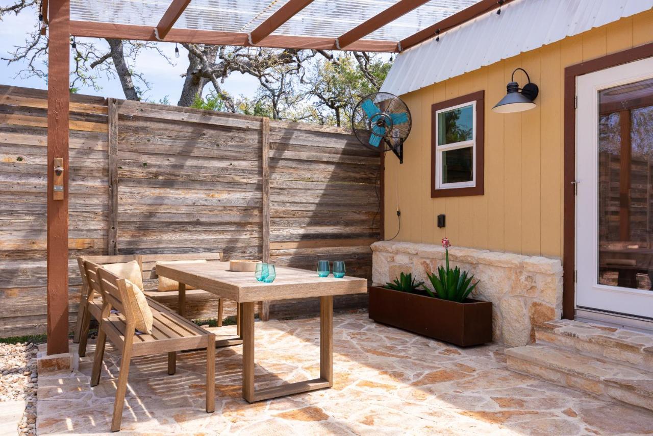 Romantic Tiny Luxury Retreat W Heated Pool, Sauna N Outdoor Shower In Wimberley 10 Acres المظهر الخارجي الصورة