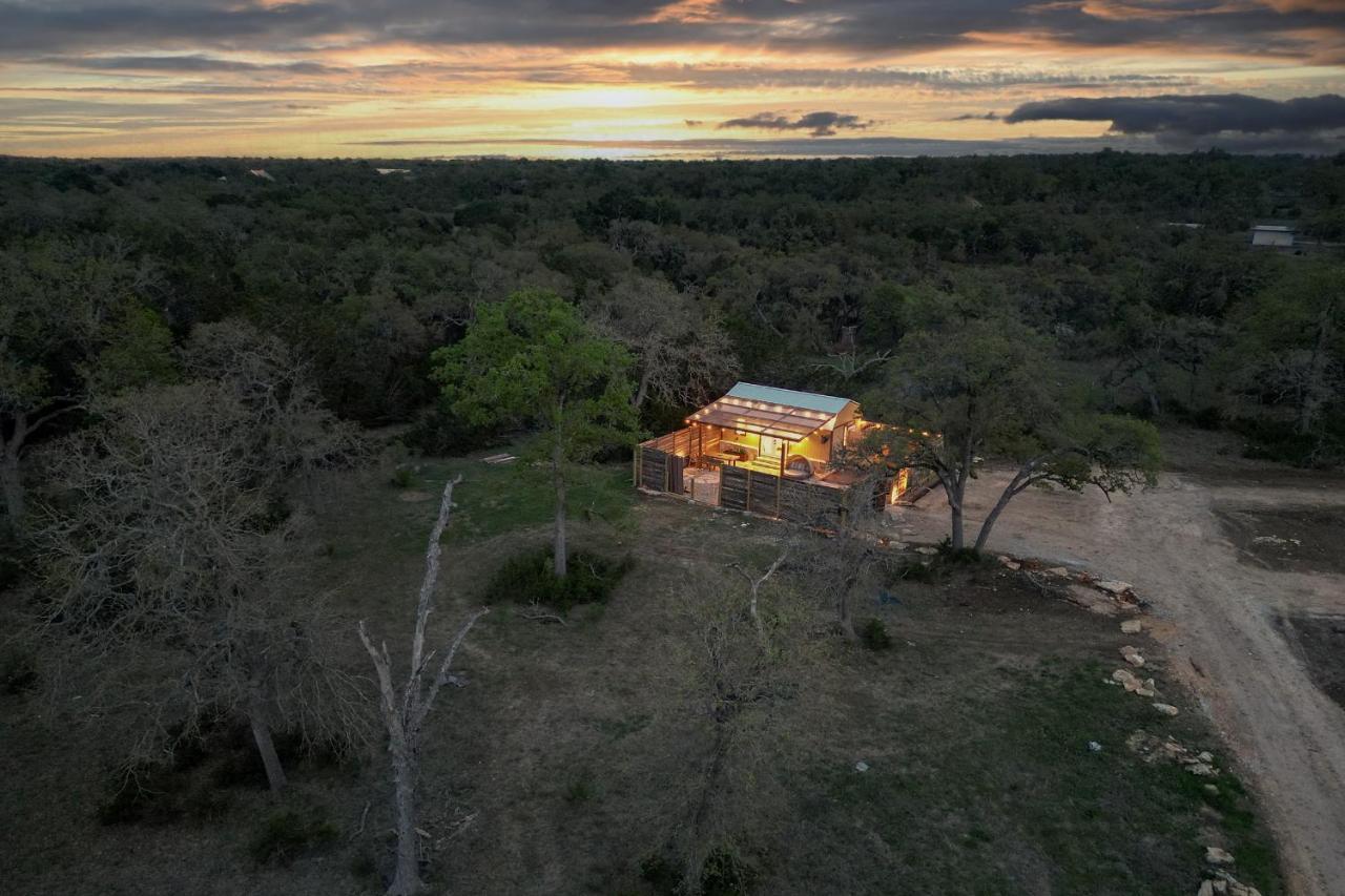 Romantic Tiny Luxury Retreat W Heated Pool, Sauna N Outdoor Shower In Wimberley 10 Acres المظهر الخارجي الصورة