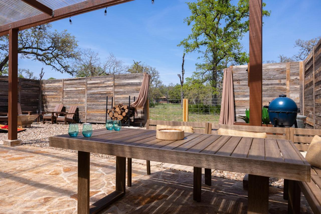 Romantic Tiny Luxury Retreat W Heated Pool, Sauna N Outdoor Shower In Wimberley 10 Acres المظهر الخارجي الصورة