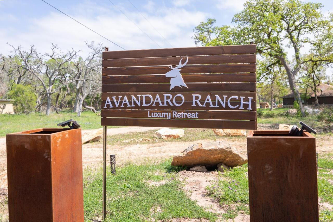 Romantic Tiny Luxury Retreat W Heated Pool, Sauna N Outdoor Shower In Wimberley 10 Acres المظهر الخارجي الصورة