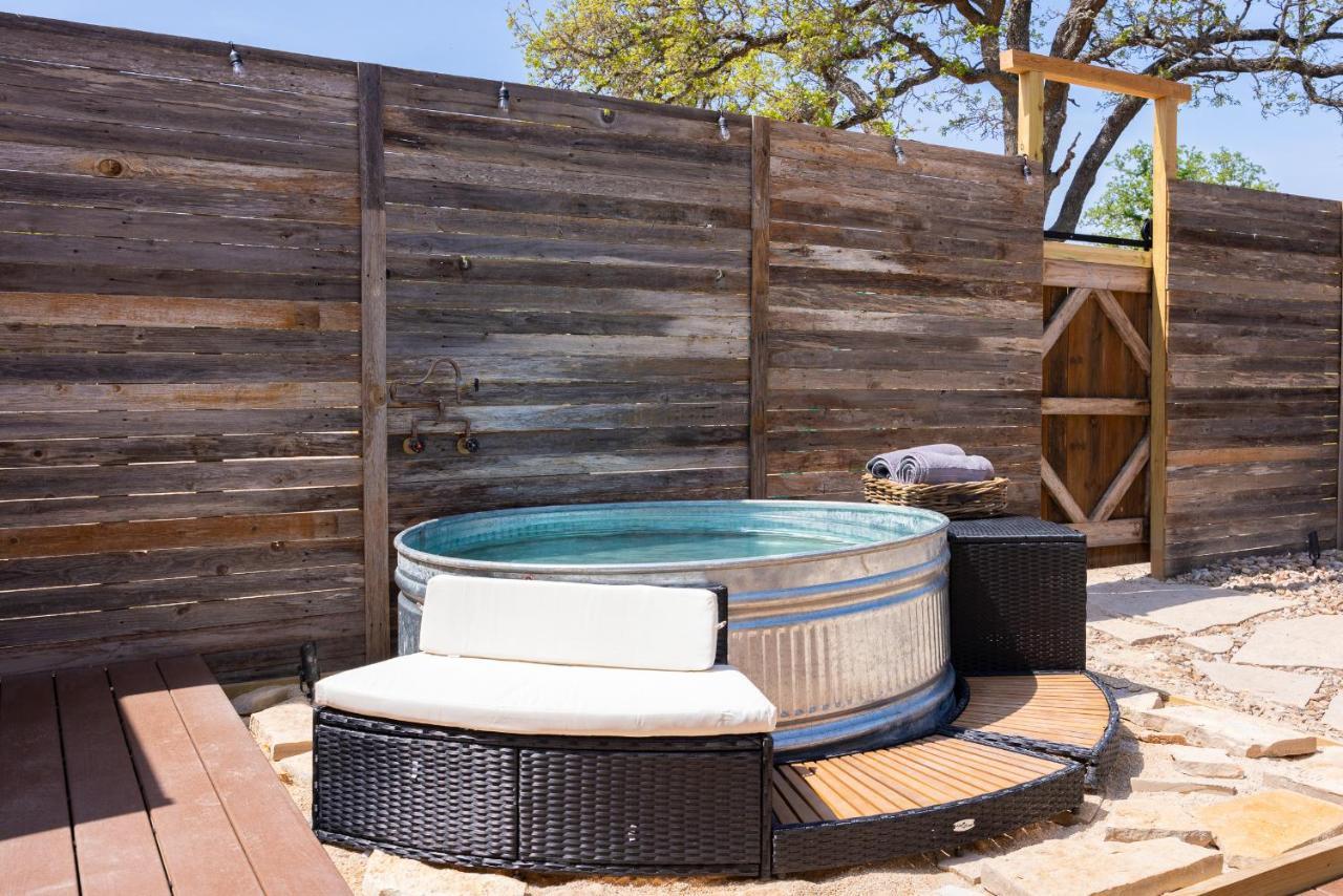 Romantic Tiny Luxury Retreat W Heated Pool, Sauna N Outdoor Shower In Wimberley 10 Acres المظهر الخارجي الصورة