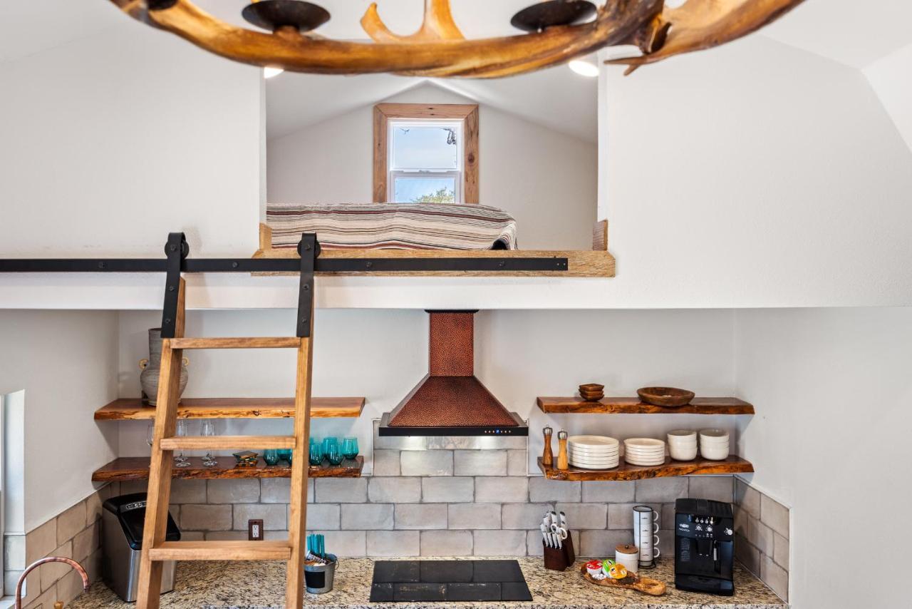 Romantic Tiny Luxury Retreat W Heated Pool, Sauna N Outdoor Shower In Wimberley 10 Acres المظهر الخارجي الصورة