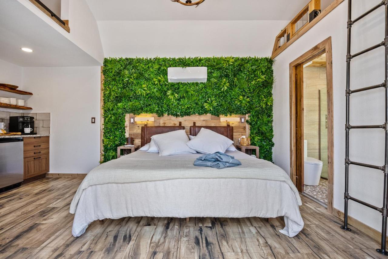 Romantic Tiny Luxury Retreat W Heated Pool, Sauna N Outdoor Shower In Wimberley 10 Acres المظهر الخارجي الصورة
