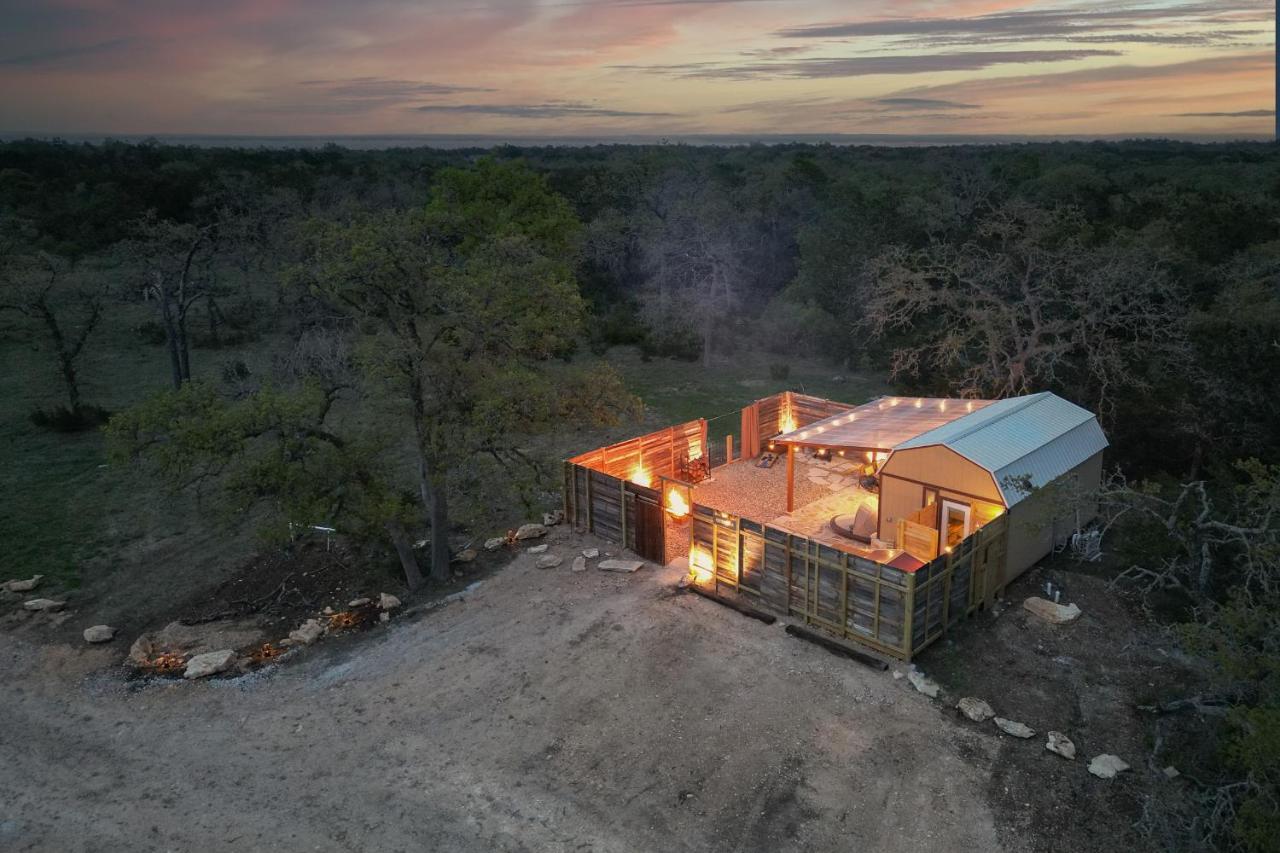 Romantic Tiny Luxury Retreat W Heated Pool, Sauna N Outdoor Shower In Wimberley 10 Acres المظهر الخارجي الصورة