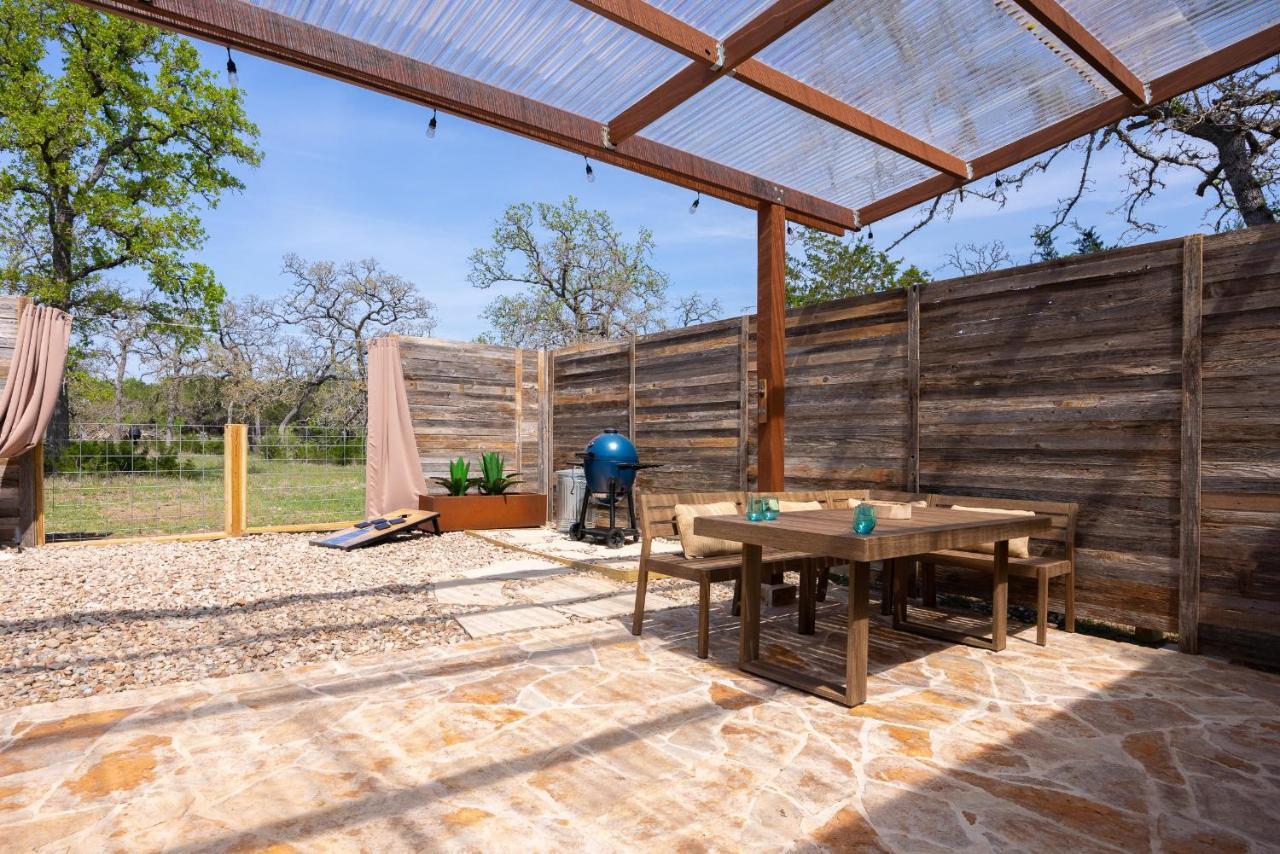 Romantic Tiny Luxury Retreat W Heated Pool, Sauna N Outdoor Shower In Wimberley 10 Acres المظهر الخارجي الصورة