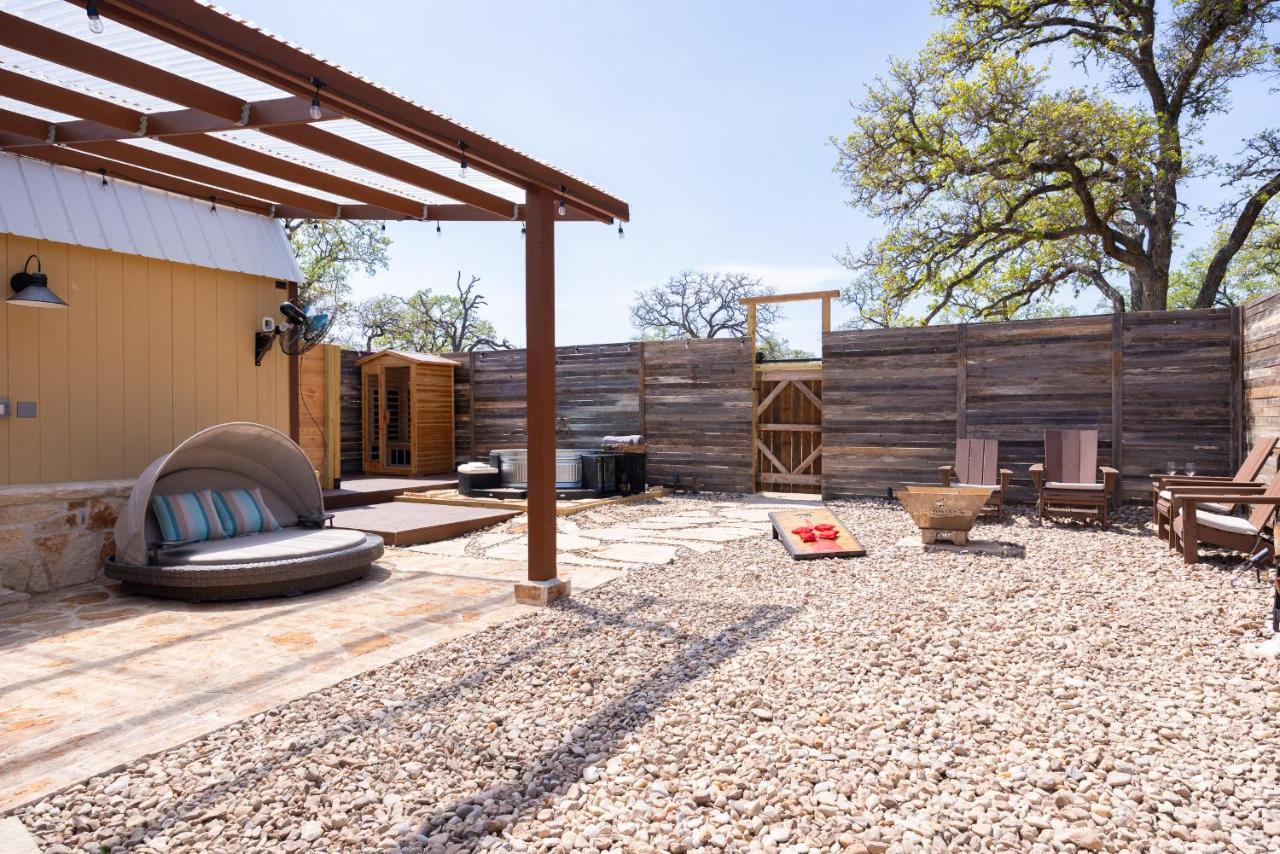 Romantic Tiny Luxury Retreat W Heated Pool, Sauna N Outdoor Shower In Wimberley 10 Acres المظهر الخارجي الصورة