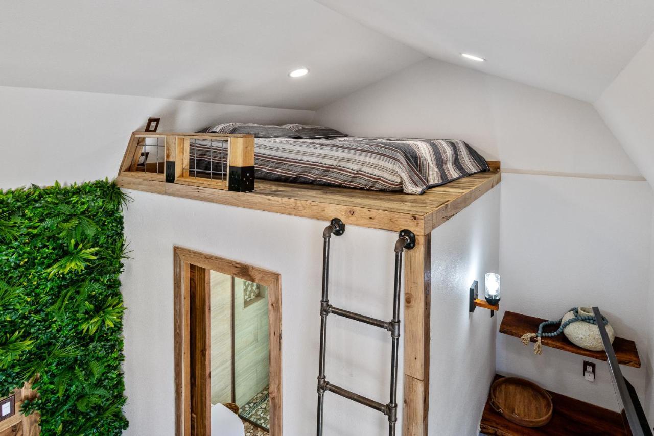 Romantic Tiny Luxury Retreat W Heated Pool, Sauna N Outdoor Shower In Wimberley 10 Acres المظهر الخارجي الصورة