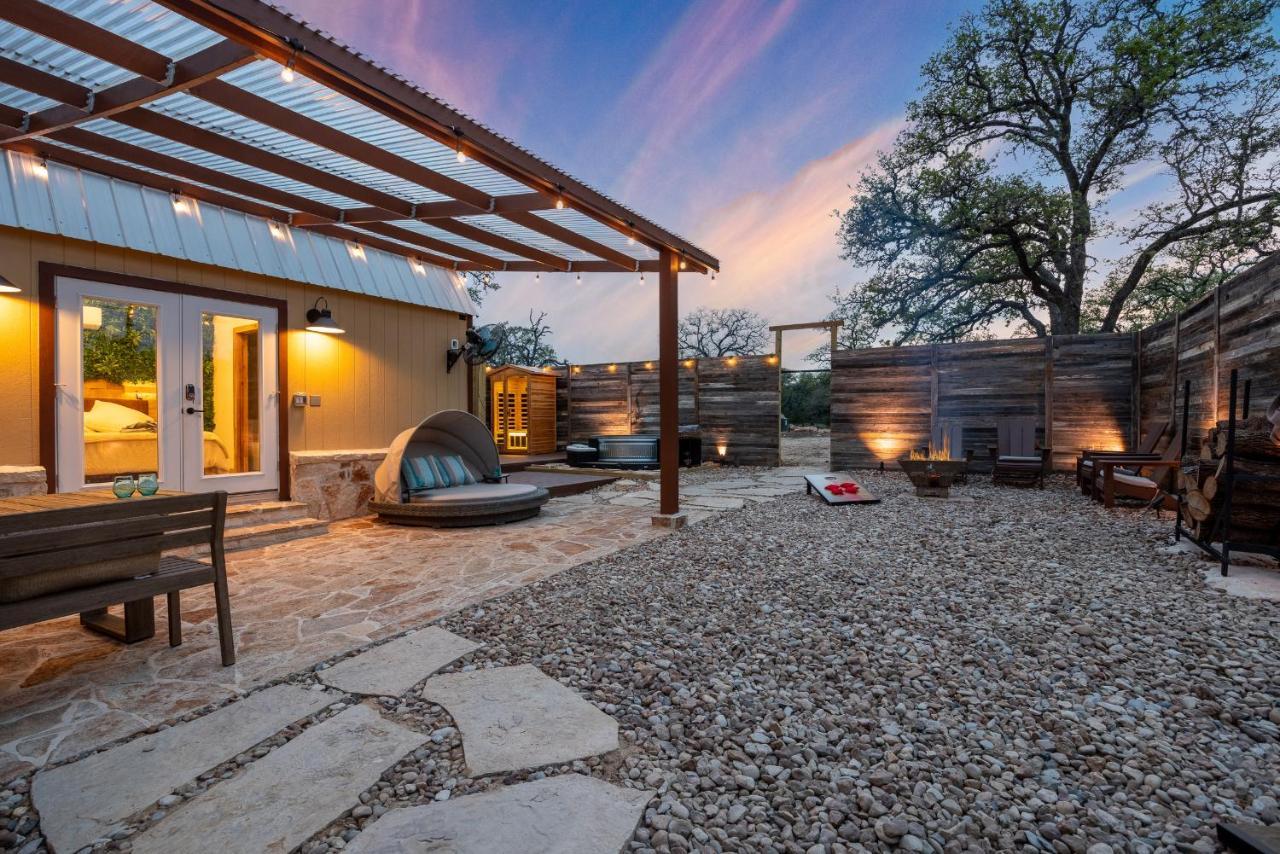 Romantic Tiny Luxury Retreat W Heated Pool, Sauna N Outdoor Shower In Wimberley 10 Acres المظهر الخارجي الصورة