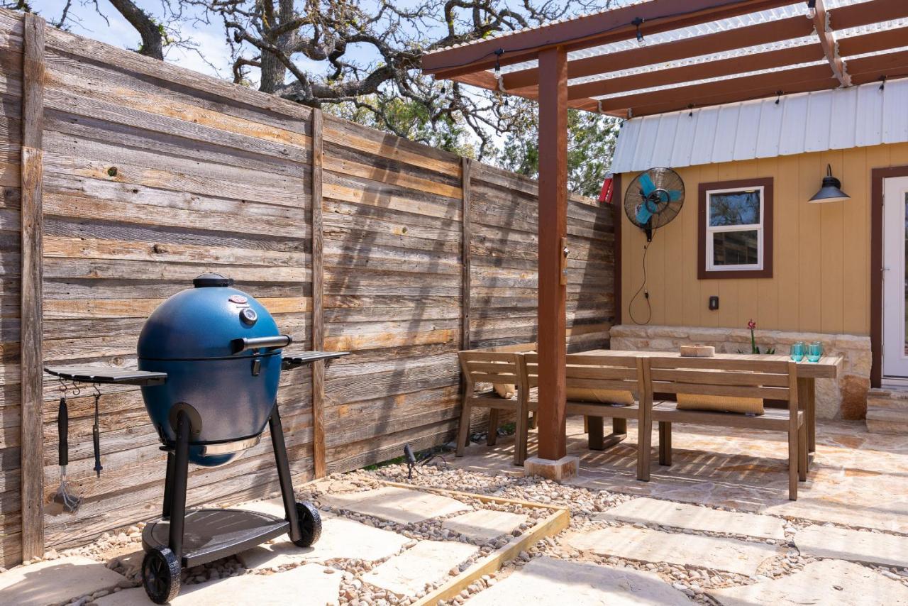 Romantic Tiny Luxury Retreat W Heated Pool, Sauna N Outdoor Shower In Wimberley 10 Acres المظهر الخارجي الصورة