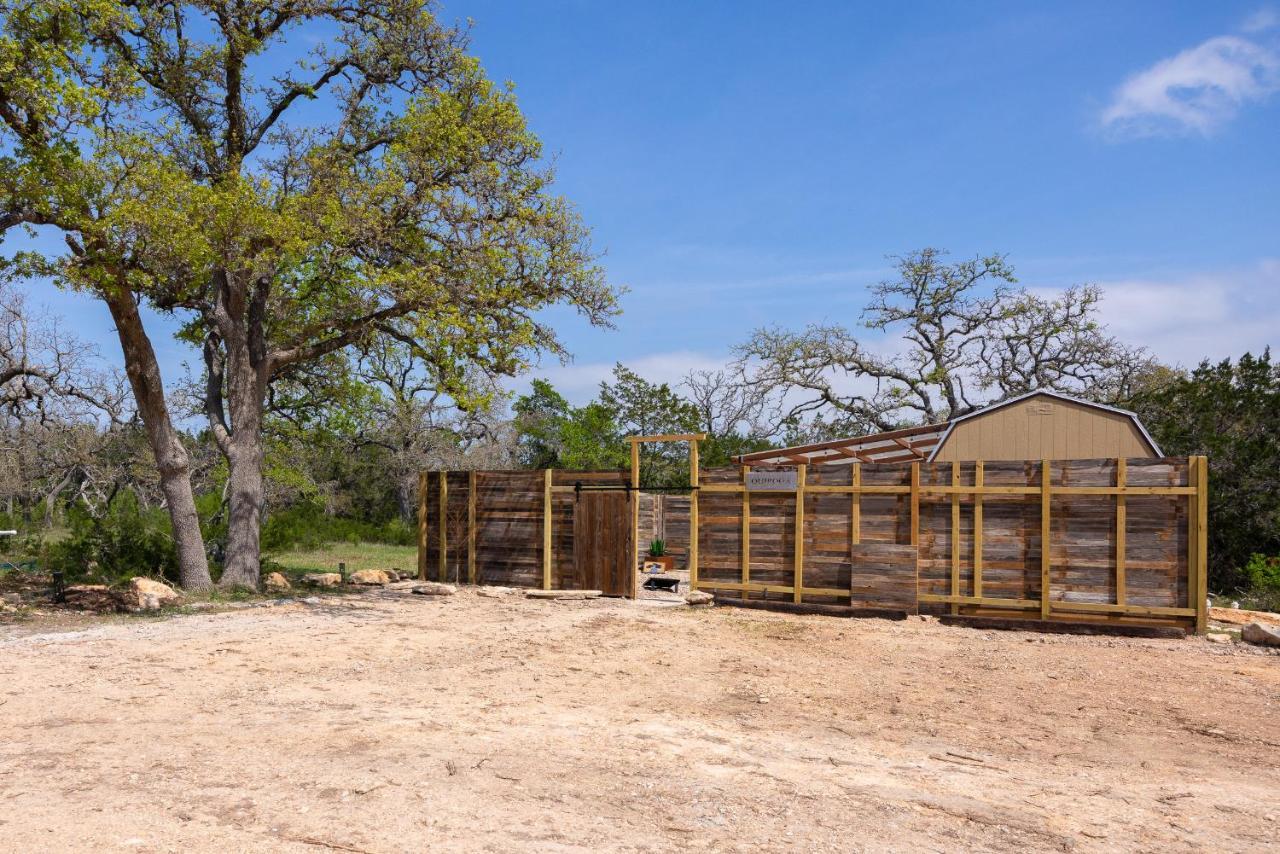 Romantic Tiny Luxury Retreat W Heated Pool, Sauna N Outdoor Shower In Wimberley 10 Acres المظهر الخارجي الصورة